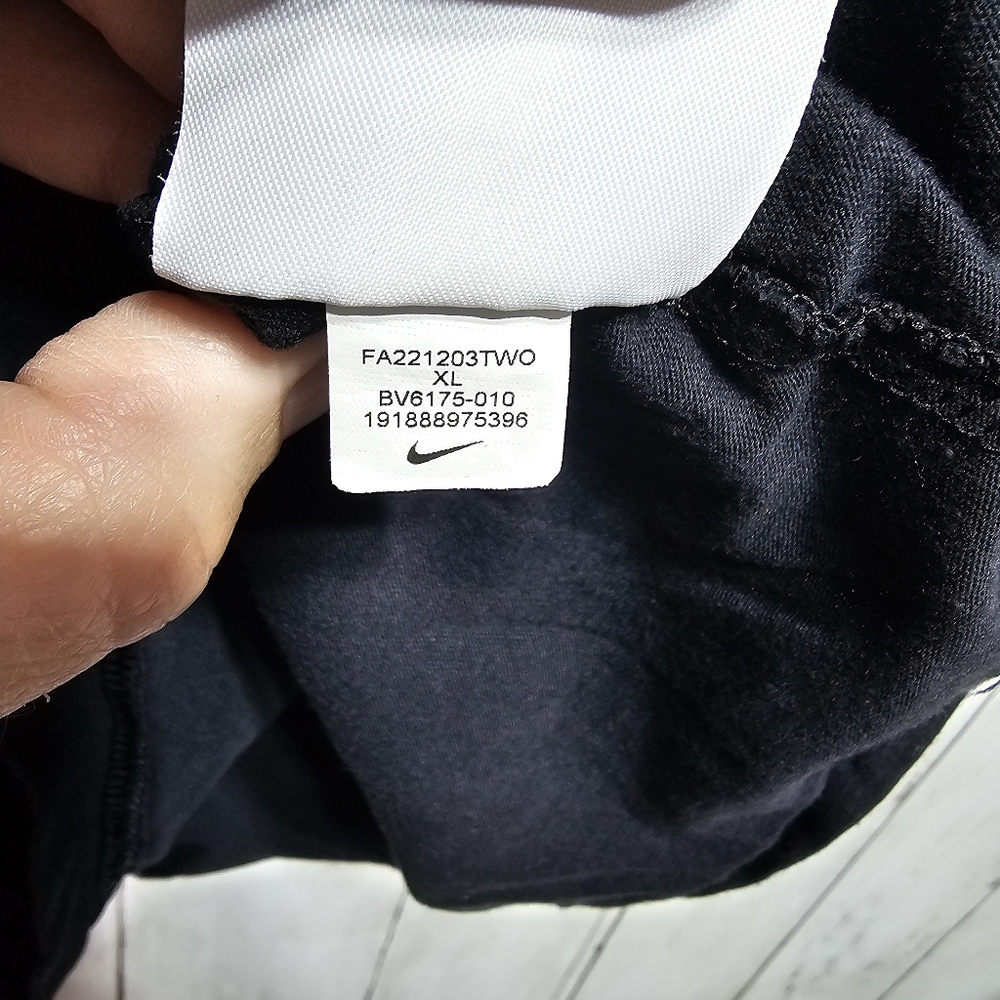 Nike Women's Cropped Black Logo T-Shirt Short Sleeve Sportswear Crewneck Size XL - Picture 6 of 7